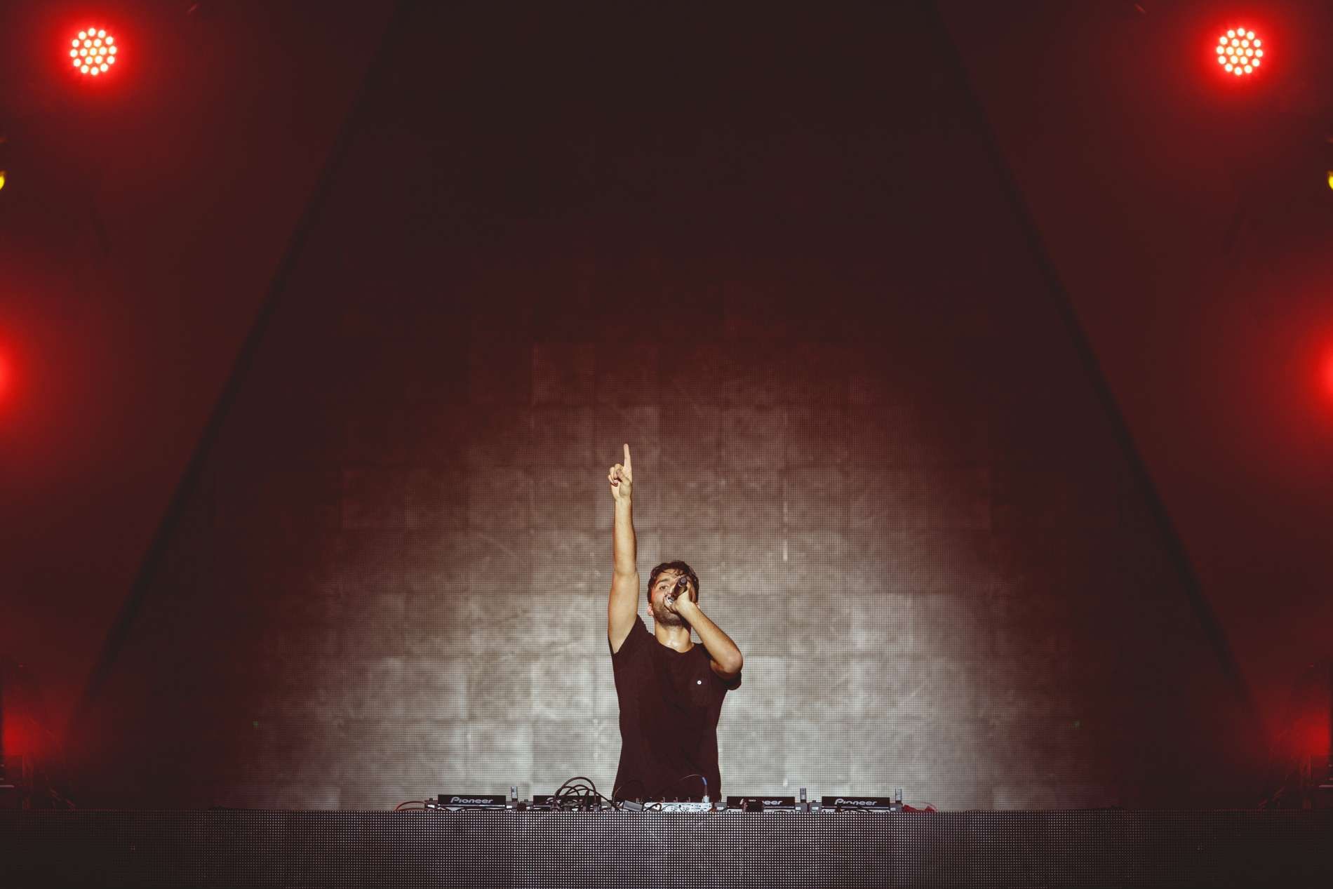 R3hab is going live on Twitch!