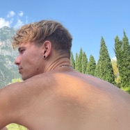 Adam Körtesi