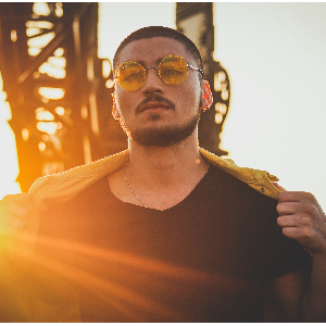 Nic Saverau Music