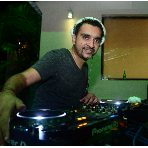 DJ AVNEET