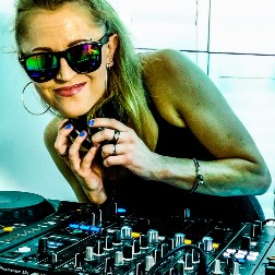 Lizz Vox
